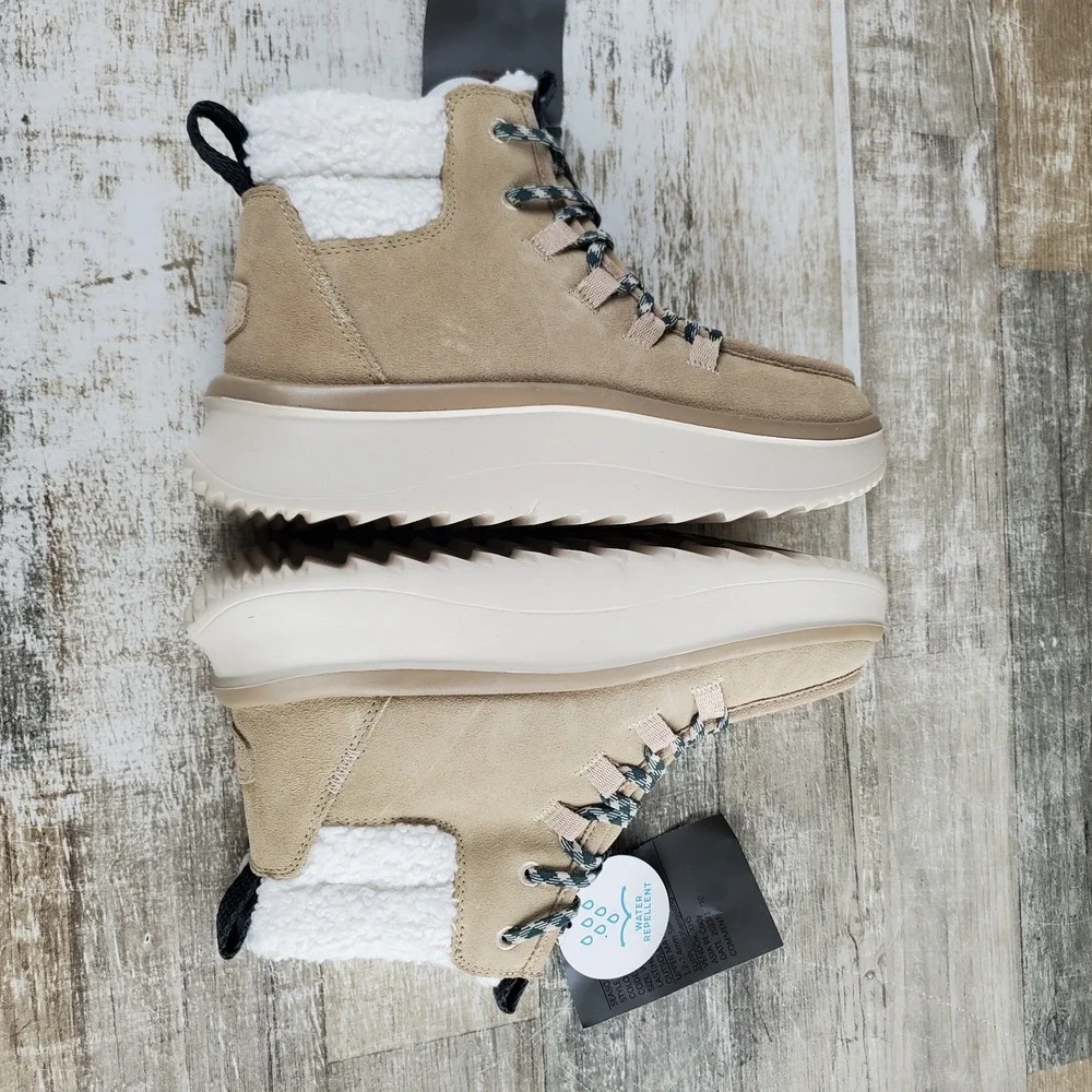 Hey Dude Wendy Peak Apres Suede Cozy Womens Boot Sz 7 Sand Beige Shearling Lined